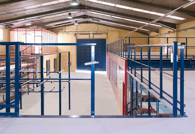 mezonin_stellazhi_belsks_00810